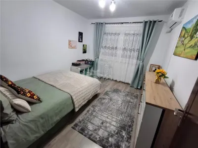 Apartament 3 camere decomandat balcon pivnita zona Vasile Aaron - foto 2