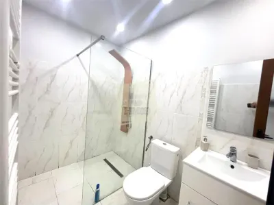 Afacere in exclusivitate cu 2 apartamente in regim hotelier Str 9 Mai - foto 19