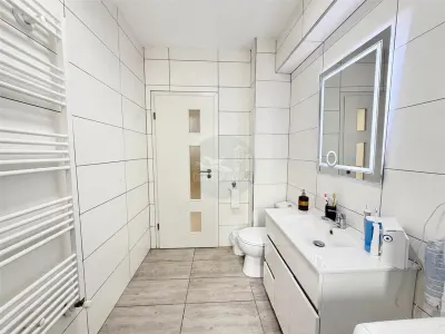 Apartament 3 camere 2 bai parcare subterana zona Turnisor - foto 11