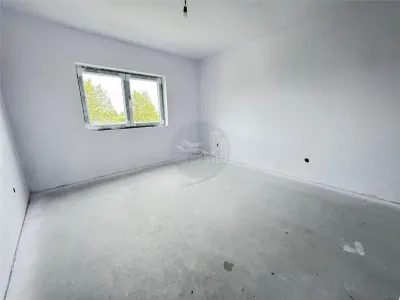Casa individuala 4 camere 2 bai si teren de 265 mp in Sura Mica - foto 2