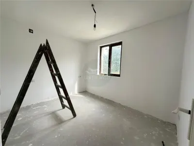Casa individuala 4 camere 2 bai si garaj curte 500mp Sura Mare - foto 2