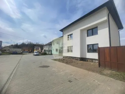 Casa cu 4 camere si 3 bai pretabila birouri in Sura  Mare - foto 19