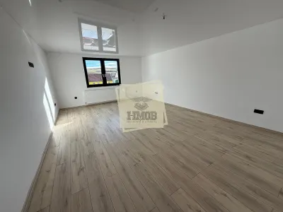 Casa cu 4 camere si 3 bai pretabila birouri in Sura  Mare - foto 7