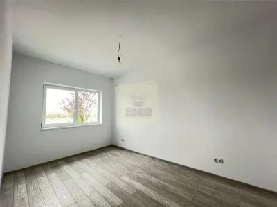 Apartament 62 mpu cu 3 camere balcon 9 mp zona Ciresica - foto 2