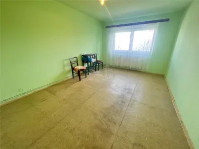 Apartament 2 camere decomandat balcon pivnita zona Vasile Aaron - foto 12