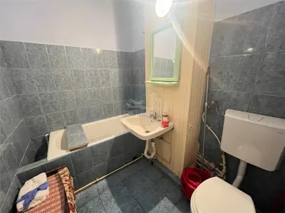 Apartament 2 camere decomandat balcon pivnita zona Vasile Aaron - foto 14