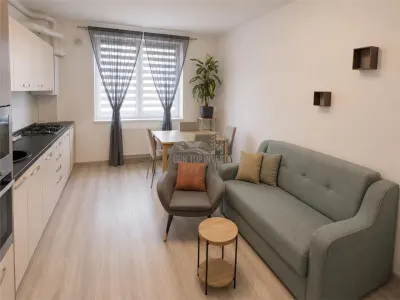 Apartament 3 camere balcon parcare  zona Selimbar - foto 1