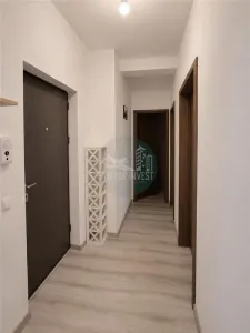 Apartament 3 camere balcon parcare  zona Selimbar - foto 9