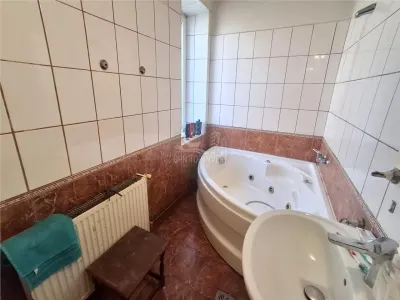 Casa individuala 8 camere 1250mp teren Cristian - foto 5