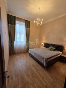 Apartament de LUX 2 camere pivnita zona Centrala - foto 2