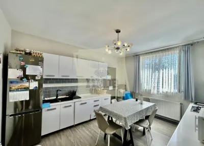 Casa individuala cu 8 camere  si teren 373 mp in zona Lazaret - foto 3