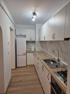 Apartament 3 camere cu balcon zona Strand - foto 4