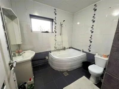 Casa 3 camere decomandat curte si pivnita in Poiana Sibiului - foto 6