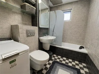 Apartament decomandat cu 3 camere 2 bai si balconzona Ciresica - foto 7