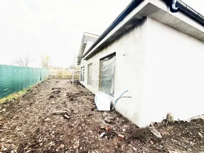 Casa individuala cu 4 camere 3 bai si 390 mp teren in Sura Mica - foto 20