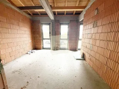 Casa individuala cu 4 camere 3 bai si 390 mp teren in Sura Mica - foto 8
