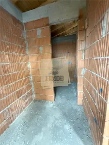Casa individuala cu 4 camere 3 bai si 390 mp teren in Sura Mica - foto 10