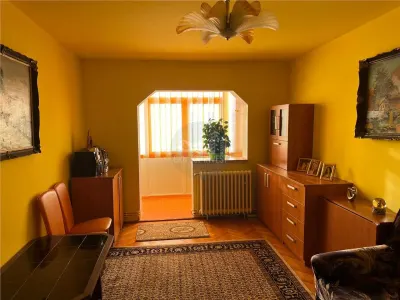 Apartament decomandat 3 camere etaj intermediar Vasile Aaron - foto 3