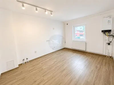 Apartament 3 camere decomandat 2 bai balcon pivnita zona Strand - foto 2