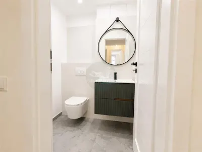 Apartament 3 camere decomandat 2 bai balcon pivnita zona Strand - foto 4