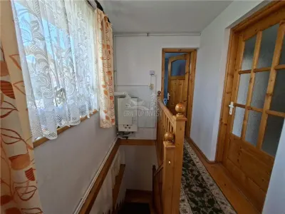 Apartament 3 camere la casa curte pivnita parcare zona Centrala - foto 17
