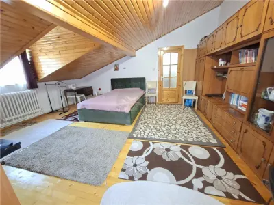 Apartament 3 camere la casa curte pivnita parcare zona Centrala - foto 5