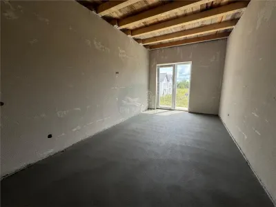Casa individuala 4 camere 2 bai si teren de 486 mp in Sura Mica - foto 5