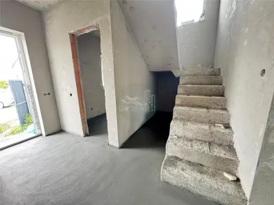 Casa individuala 4 camere 2 bai si teren de 486 mp in Sura Mica - foto 7