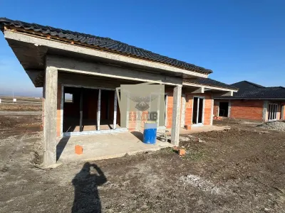 Casa cu 4 camere 2 bai si 500 mp teren in  Sura Mica - foto 5