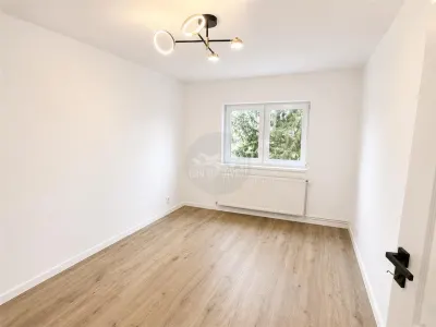 Apartament 3 camere decomandat 2 bai balcon pivnita zona Strand - foto 2