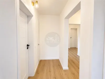 Apartament 3 camere decomandat 2 bai balcon pivnita zona Strand - foto 6