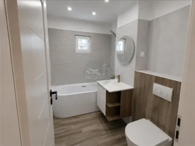 Apartament 3 camere decomandat 2 bai balcon pivnita zona Strand - foto 8