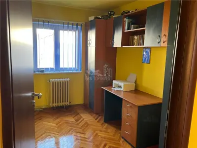 Apartament decomandat 3 camere etaj intermediar Vasile Aaron - Sibiu