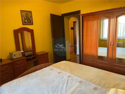 Apartament decomandat 3 camere etaj intermediar Vasile Aaron - foto 2