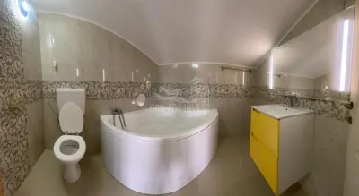 Casa cu 4 camere 3 bai si tersa in Sura Mare - foto 7
