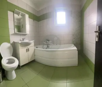 Casa cu 4 camere 3 bai si tersa in Sura Mare - foto 8