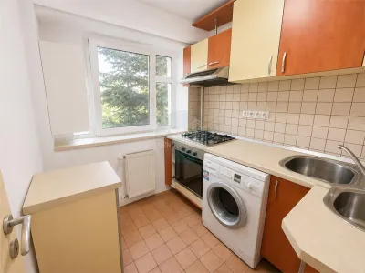 Apartament 3 camere 2 balcoane etaj 1 - zona Centrala - foto 17