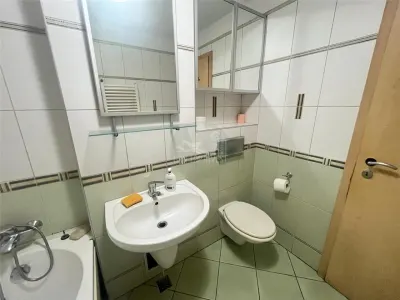 Apartament 3 camere 2 balcoane etaj 1 - zona Centrala - foto 18