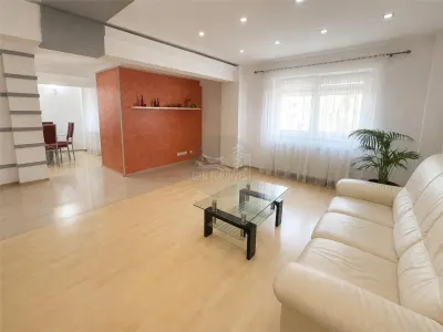 Apartament 3 camere 2 balcoane etaj 1 - zona Centrala - foto 3