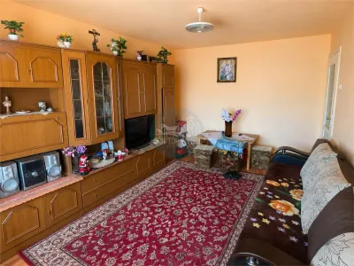Apartament 2 camere decomandat balcon si pivnita zona Lazaret - foto 2