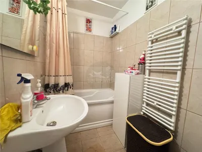 Apartament la mansarda cu 3 camere si balcon in Vasile Aaron - foto 14