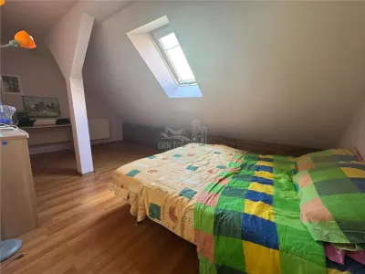 Apartament la mansarda cu 3 camere si balcon in Vasile Aaron - foto 17