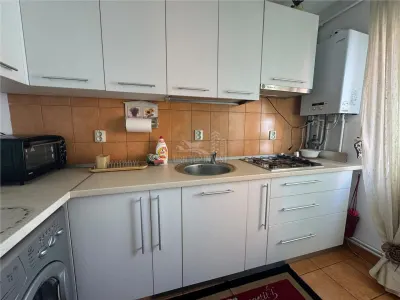 Apartament la mansarda cu 3 camere si balcon in Vasile Aaron - foto 5