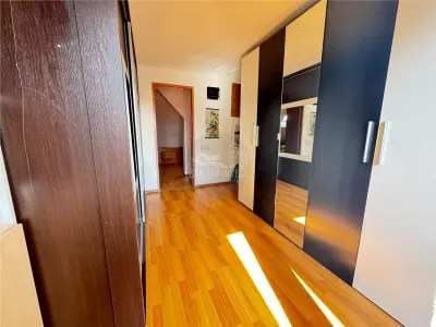 Apartament la mansarda cu 3 camere si balcon in Vasile Aaron - foto 10