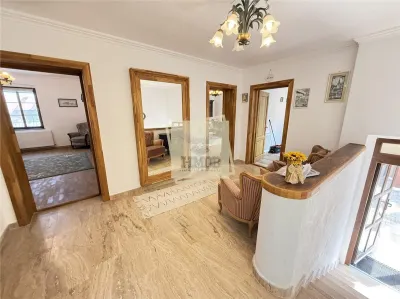 Casa ultracentrala complet renovata 6 camere 3 bai Cisnadioara - foto 21