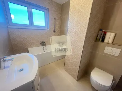 Apartament modern cu 3 camere si 2 bai in zona Centrala - foto 9