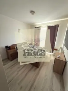 Apartament 3 camere balcon si loc parcare zona Turnisor - foto 3