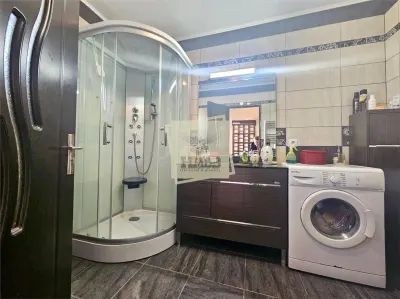 Apartament 3 camere terasa 80 mp si  curte 145 mp zona Calea Cisnadiei - foto 14