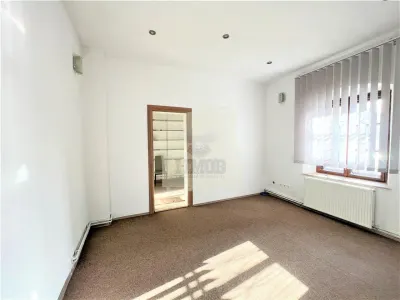 Spatiu de birouri cu 5 camere in zona centrala din Sibiu - foto 11