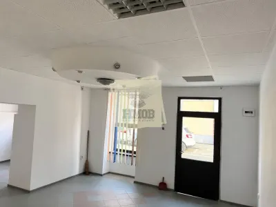 Spatiu comercial la strada 54 mp cu 2 camere zona Ultracentrala - foto 4